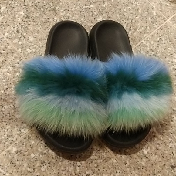 Fluffy Raccoon Fur Sandals - Picture 2 of 6